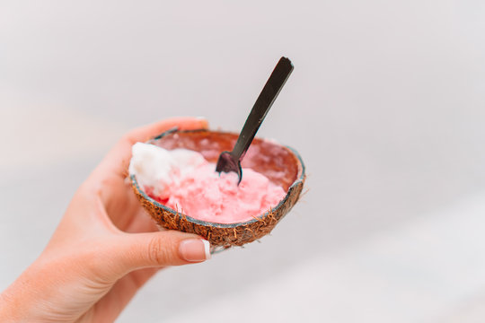 Coconut ice cream in the coconut shell