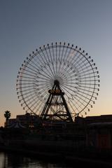 早朝の大観覧車（撮影場所：日本丸メモリアルパーク）