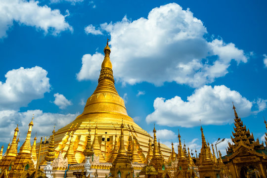 Shwedagon Pagoda attraction in Yagon City with blue sky background, Shwedagon Pagoda ancient architecture is beautiful pagoda in Southeast Asia, Yangon, Myanmar, Asian, Asia.