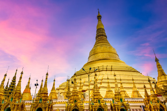 Shwedagon Pagoda attraction in Yagon City with blue sky background, Shwedagon Pagoda ancient architecture is beautiful pagoda in Southeast Asia, Yangon, Myanmar, Asian, Asia.