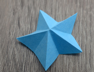 A blue greetings origami star
