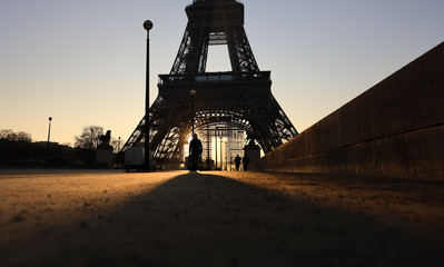 Tour Eiffel avec un jolie lever de soleil 