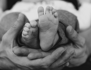 baby feet in mothers hands