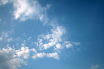 Obraz premium clouds in the blue sky during the daytime