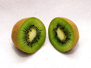 Kiwi halbiert