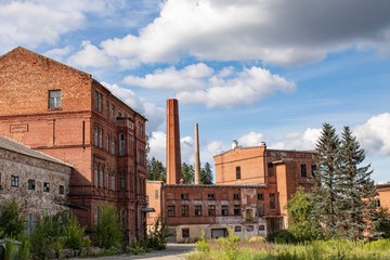 Fototapeta na wymiar Die alte Papierfabrik von Ligatne