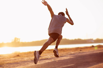 Obraz premium The man with runner on the street be running for exercise.