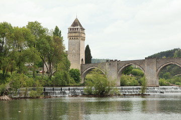 Fototapeta na wymiar Pont Valentré à Cahors en France