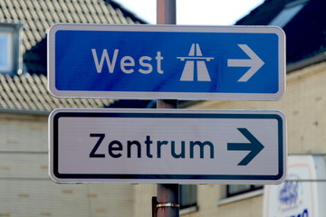 Obraz premium Schild Zentrum Autobahn Westkreuz