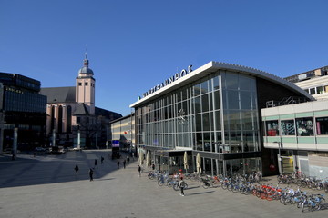 Naklejka premium Bahnhofsvorplatz in Köln