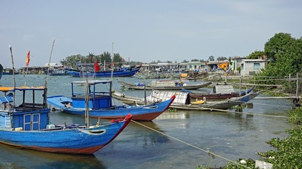 Fototapeta na wymiar fisher boats in the harbour of hue