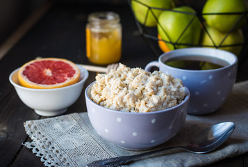 oatmeal porridge with milk for breakfast