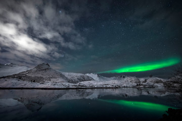Fototapeta na wymiar Ein Polarlicht über einem Fjord in Norwegen