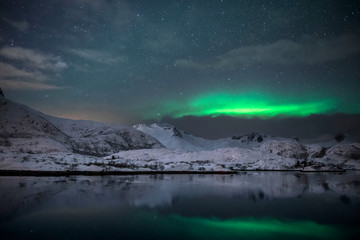 Fototapeta na wymiar Polarlicht über dem Fjord - Lofoten - Norwegen