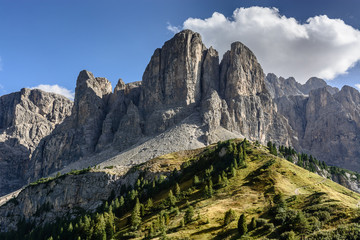 Włochy. Dolomity -Sella - widok  z Val Gardena