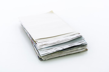 Alternative zu Toilettenpapierrollen, zerschnittenes Zeitungspapier