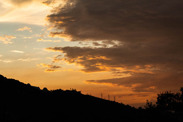Obraz premium por do sol laranja - céu incrível