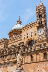 Naklejka premium Statue facing Palermo Cathedral, Sicily