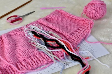 Intarsia knitting making a girls sweater 