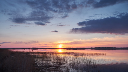Obraz premium beautiful sunset on the lake