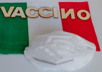 Italia se protege ante la pandemia del virus con su mascarilla