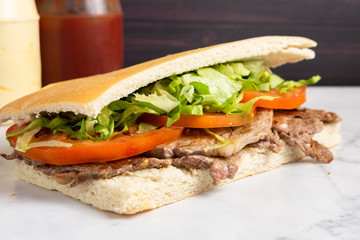 sandwich de carne a la parrilla