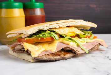 sandwich de carne completo