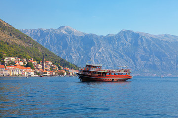 Obraz premium view of Pereast town in Montenegro and wooden ship 