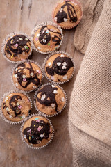 Pieczenie muffinek czekoladowo waniliowych