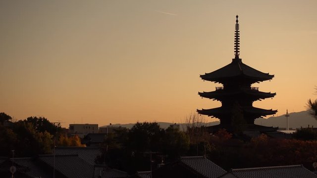 日本 京都 八坂の塔と夕景