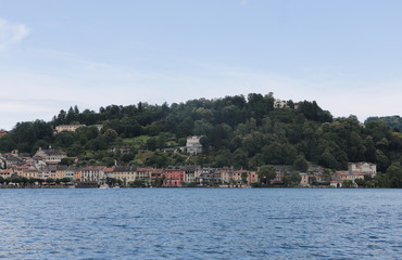 Fototapeta na wymiar Italie - Piémont - Lac d'Orta - Vue sur Pella