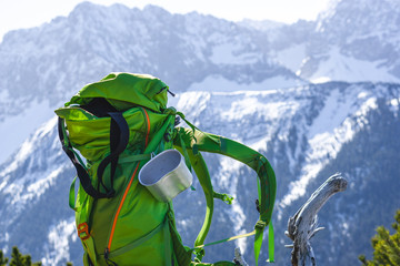 Bergrucksack mit Alpenpanorama