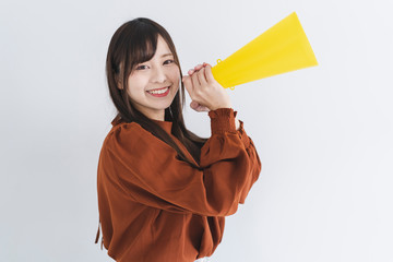 応援する女性