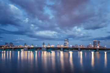 Fototapeta premium Long Fellow Bridge at Night in Boston
