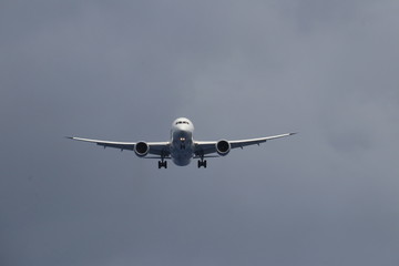 avión 787 aterrizando isla de pascua