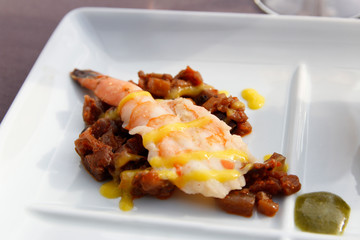 Focus on the shrimps with lemongrass, pan-seared aubergines and yellow pepper coulis as the starter for dinner in Paris