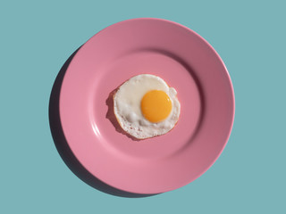 Fried eggs on pink plate, seamless pattern