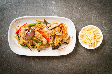 stir-fried chicken with ginger