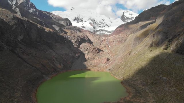Green lake in the peruvian andes, inmersive panoramic video, lake due to glacier meltdown