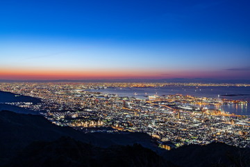 Fototapeta na wymiar 掬星台から眺める夜明けの風景、神戸市灘区摩耶山にて