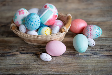Obraz na płótnie Canvas Easter eggs in baskets