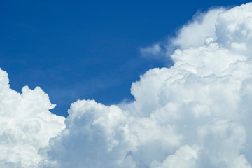 Naklejka na ściany i meble 青空に沸き立つ夏の雲