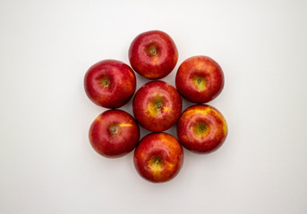 Fototapeta na wymiar 白い紙の上のりんごコンポジション Composition of apples on a white paper 6