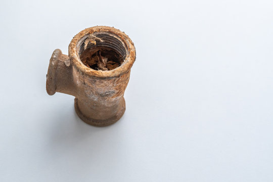 Wasserleitunginstallation mit Rost