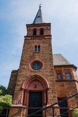 Fototapeta premium Saarburg, Kirche, Evangelische Kirche, Saar, Fluss, Stadt, Altstadt, historische Häuser, Altstadthäuser, Leukmündung, Leuckbach, Weinstadt, Rheinland-Pfalz, Deutschland