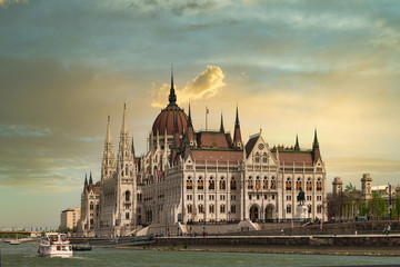 Obraz premium Palazzo del Parlamento a Budapest, Ungheria