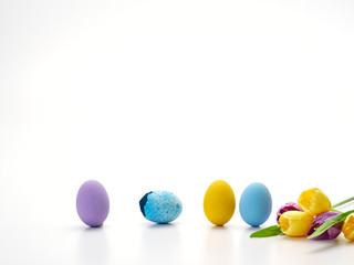 Obraz premium Colorful Easter eggs and tulips.