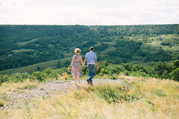 Fototapeta na wymiar couple walking in the countryside