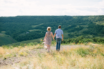 Fototapeta na wymiar young couple walking in the countryside