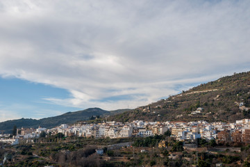 Fototapeta na wymiar vista del bonito pueblo de Lanjarón en la alpujarra de Granada, Andalucía